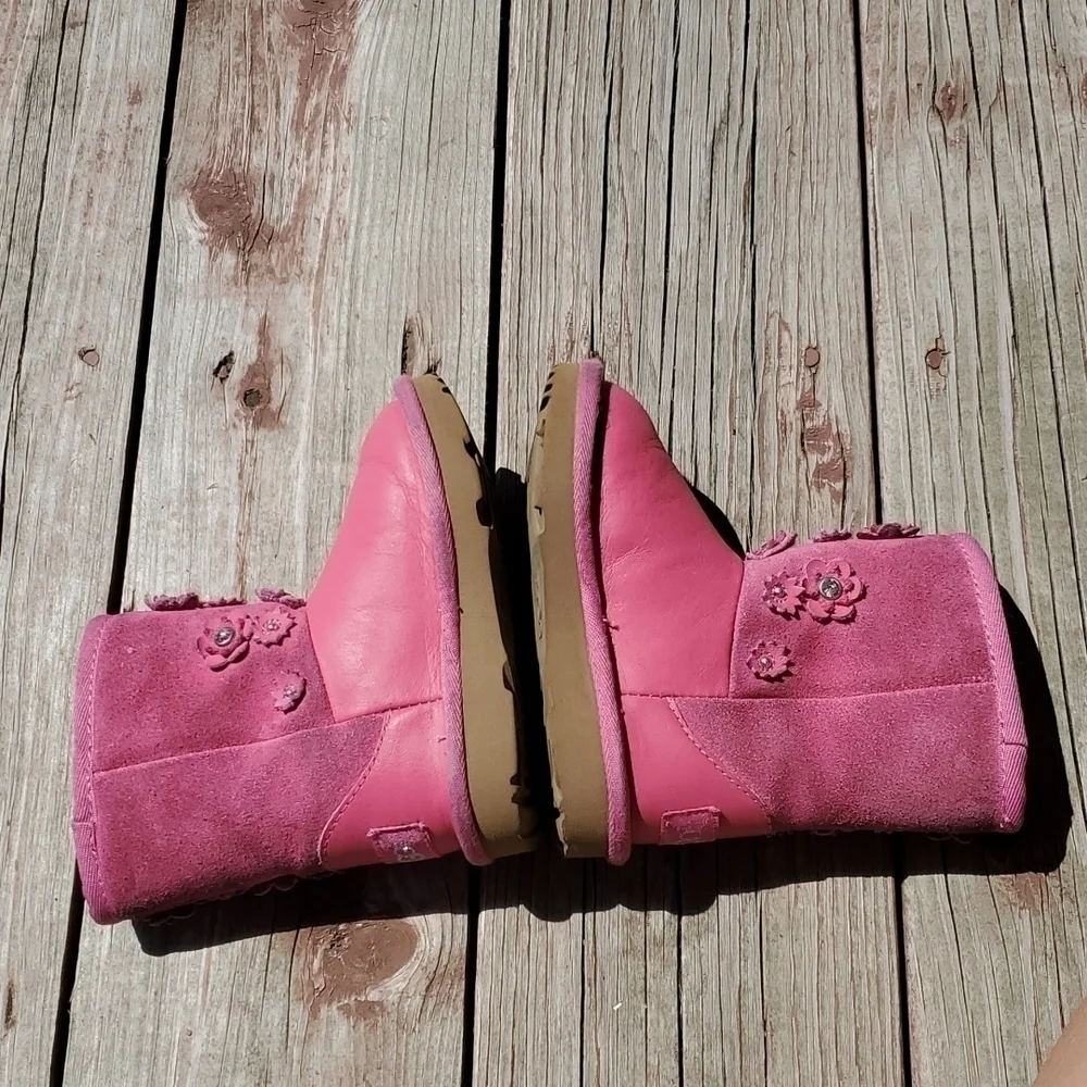 Ugg Azalea Kids Girls Classic Short II Ankle Boots Flowers Petal Shoes sz 7